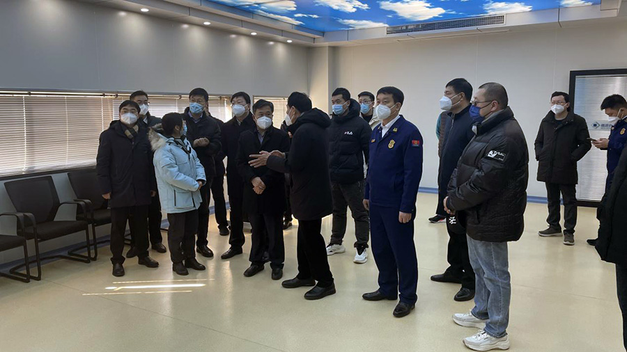 市委常委、常務(wù)副市長楊新忠一行來我公司檢查春節(jié)期間安全生產(chǎn)工作